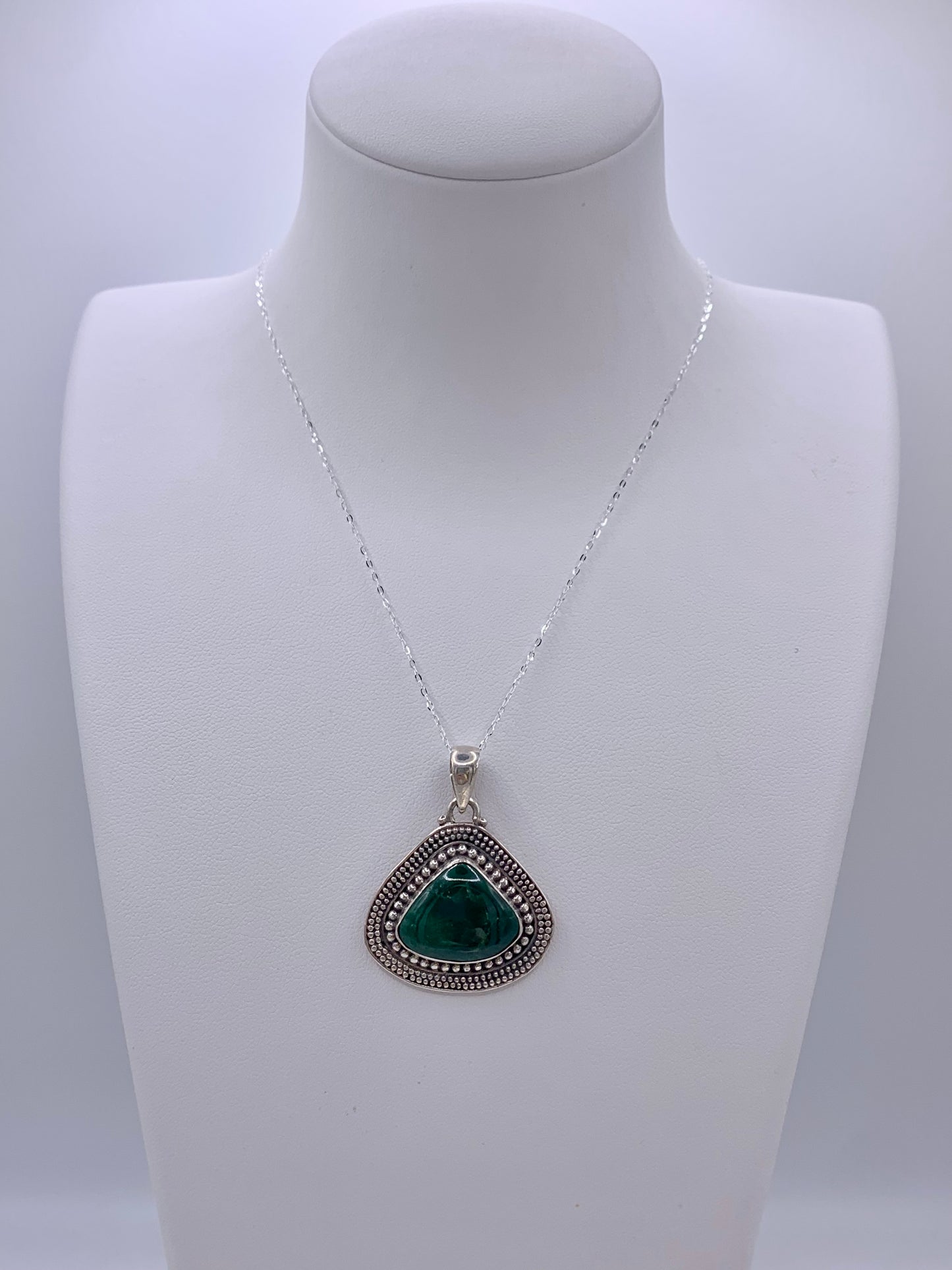 Pendentif en argent et malachite