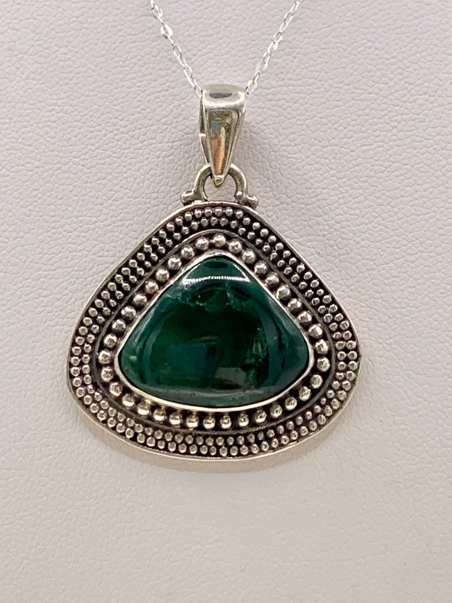 Pendentif en argent et malachite