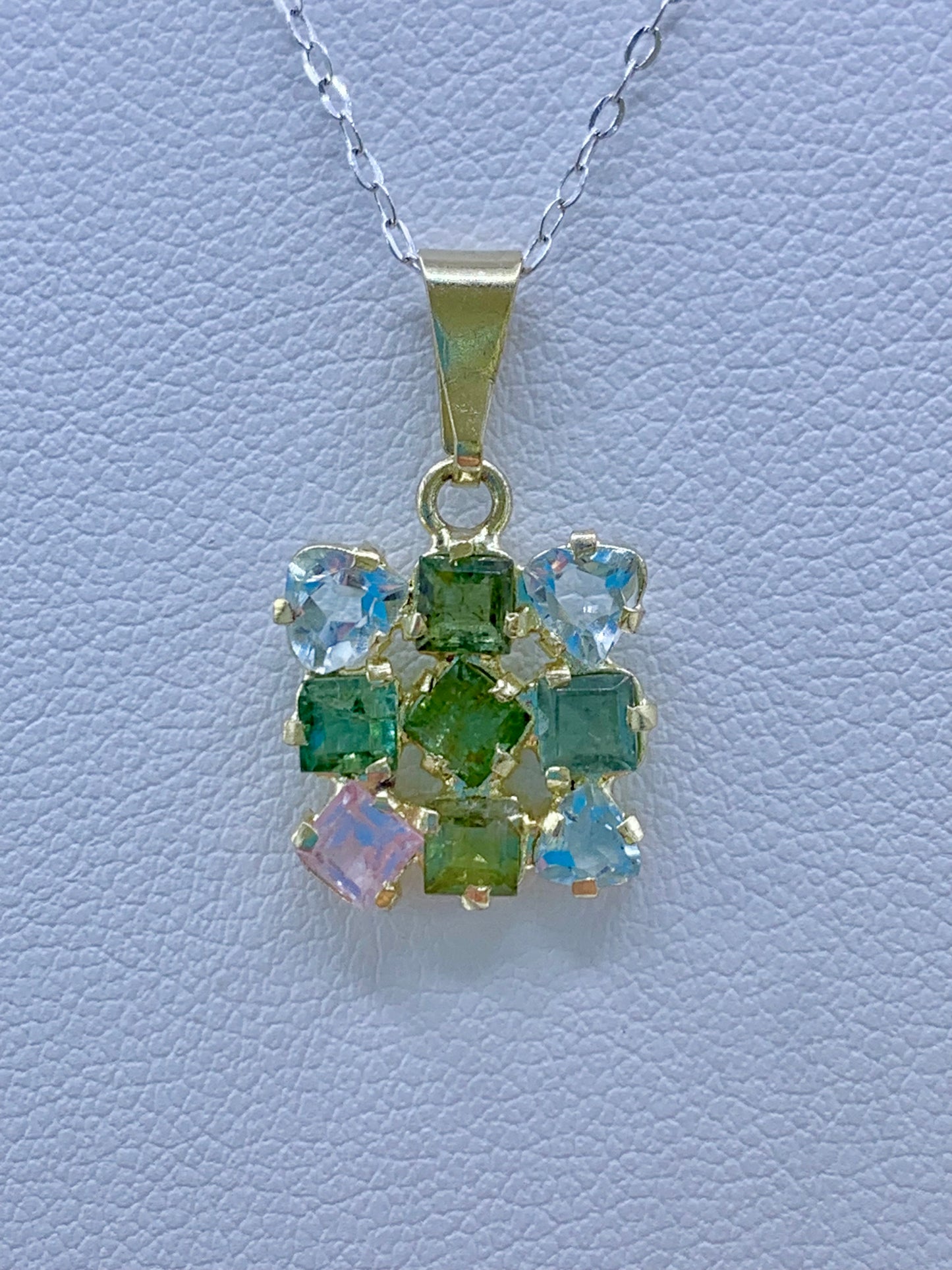 Pendentif en vermeil et mix de pierres