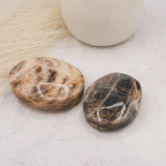 Galet Pierre de Lune Noire - shop_name Lithothérapie