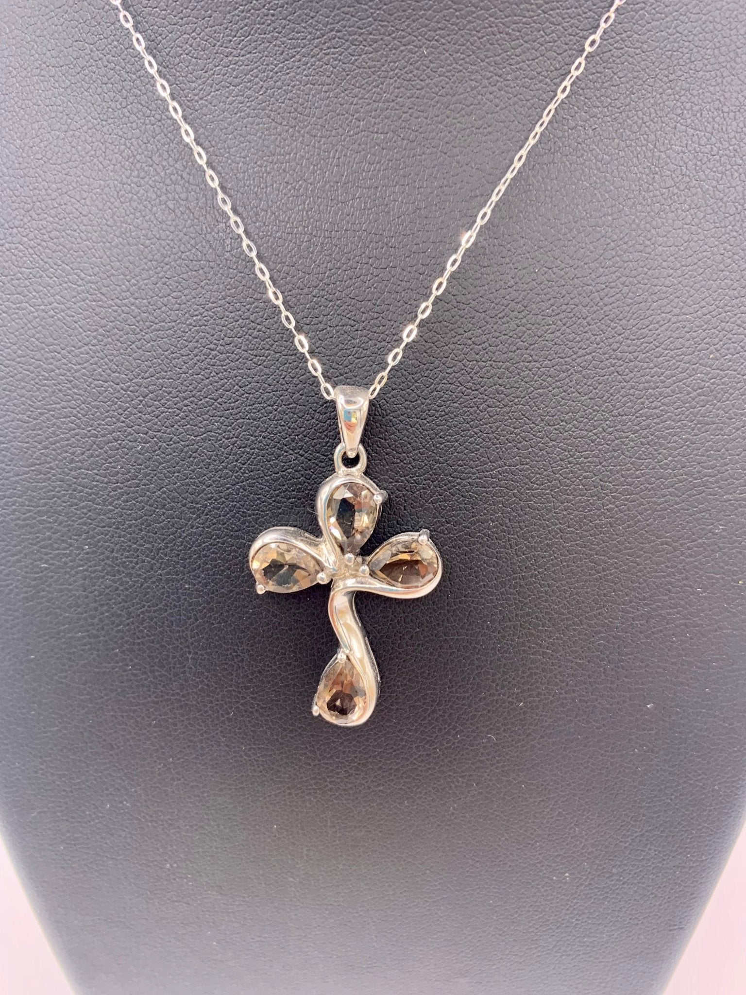 Pendentif croix en argent et quartz fumé - shop_name Lithothérapie