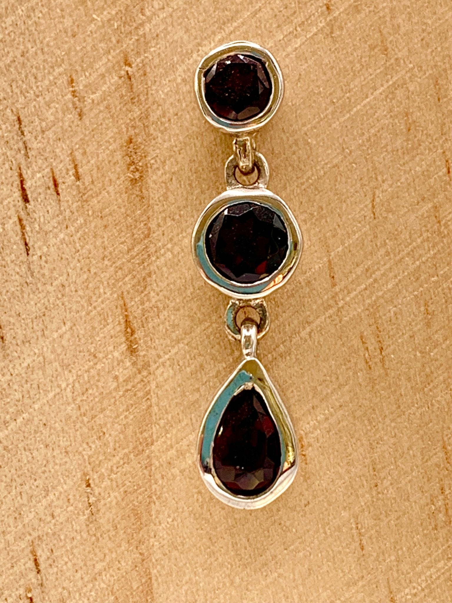 Boucles d’oreilles en argent et grenat - shop_name Lithothérapie