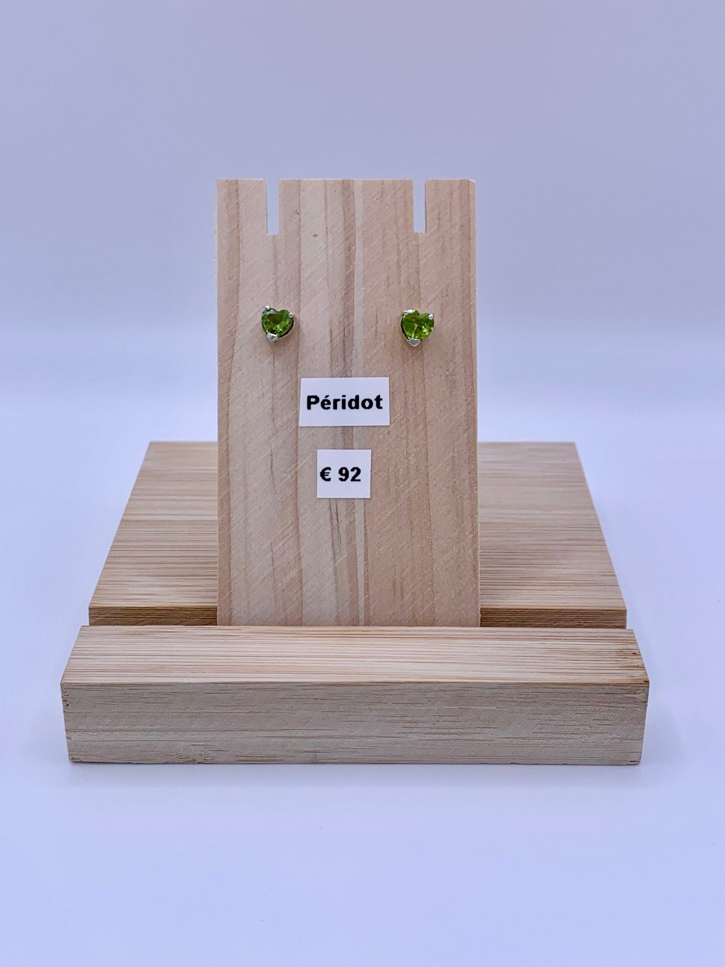 Boucles d’oreilles en argent et péridot forme cœur - shop_name Lithothérapie