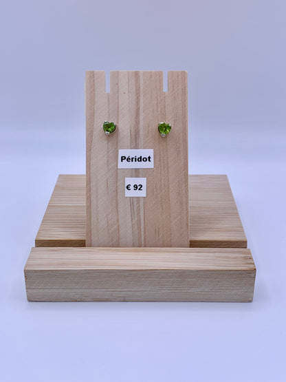Boucles d’oreilles en argent et péridot forme cœur - shop_name Lithothérapie