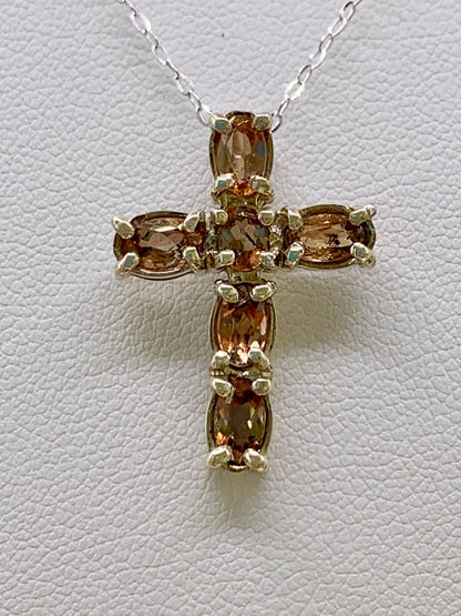 Pendentif croix en argent et andalousite - shop_name Lithothérapie