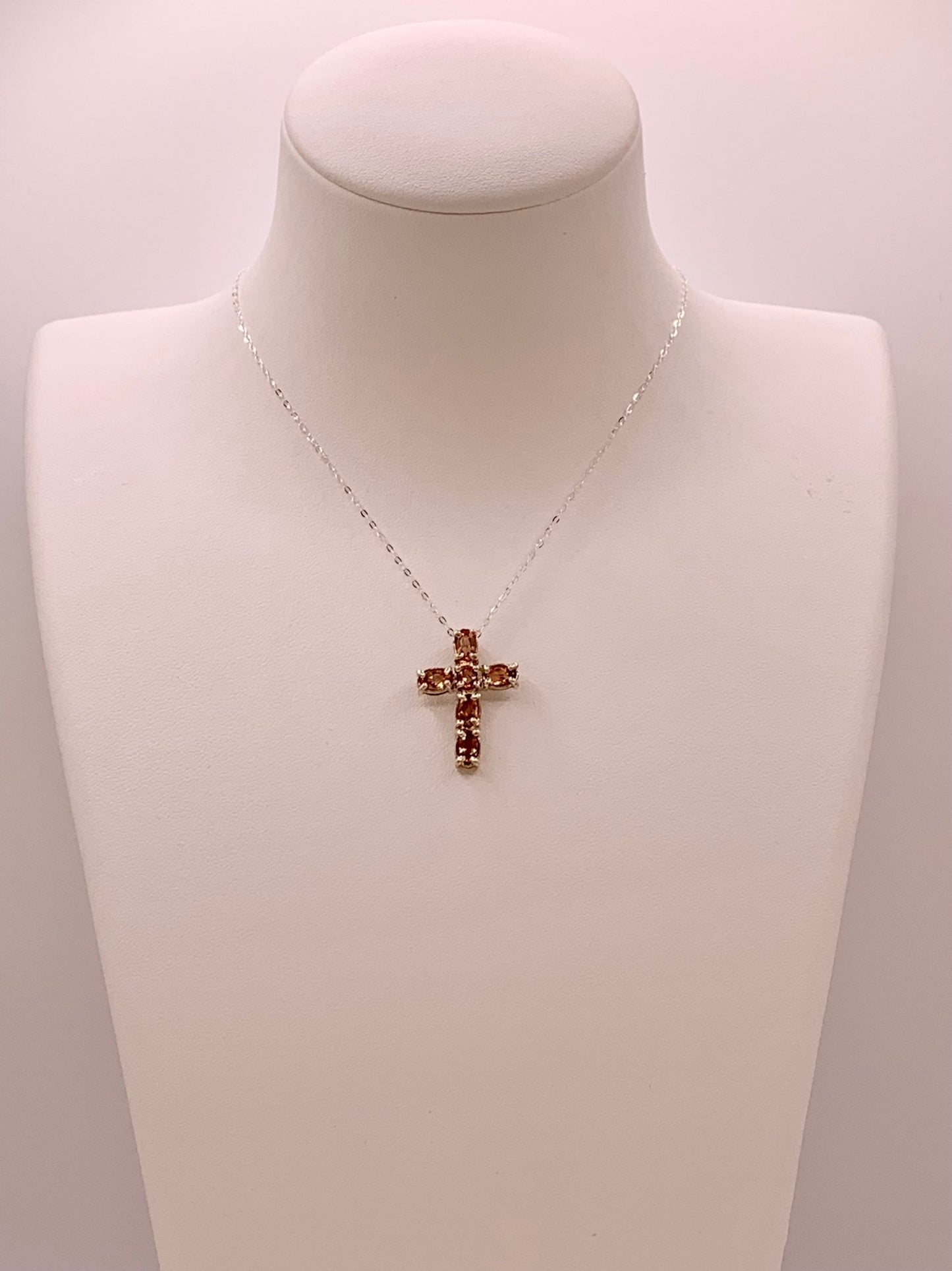 Pendentif croix en argent et andalousite - shop_name Lithothérapie