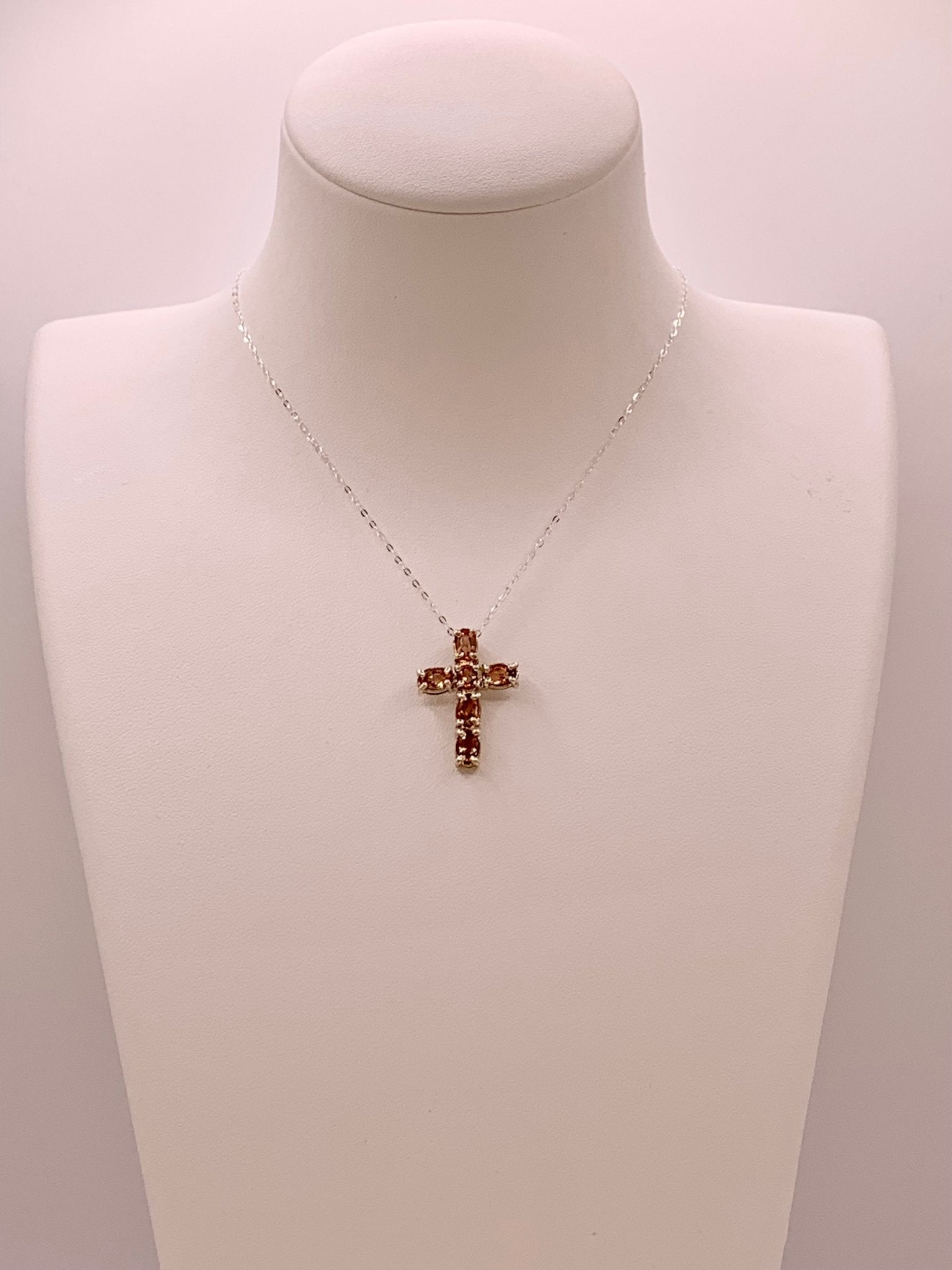 Pendentif croix en argent et andalousite - shop_name Lithothérapie