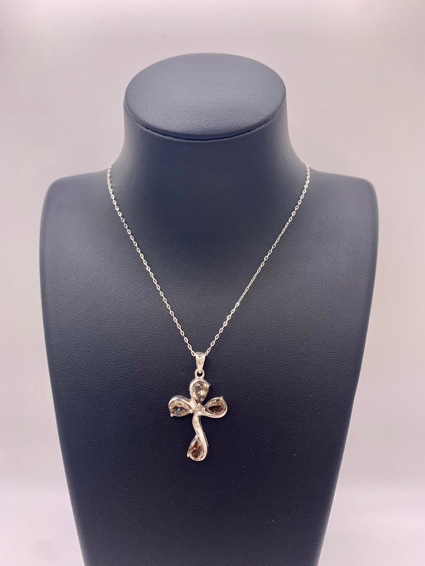 Pendentif croix en argent et quartz fumé - shop_name Lithothérapie