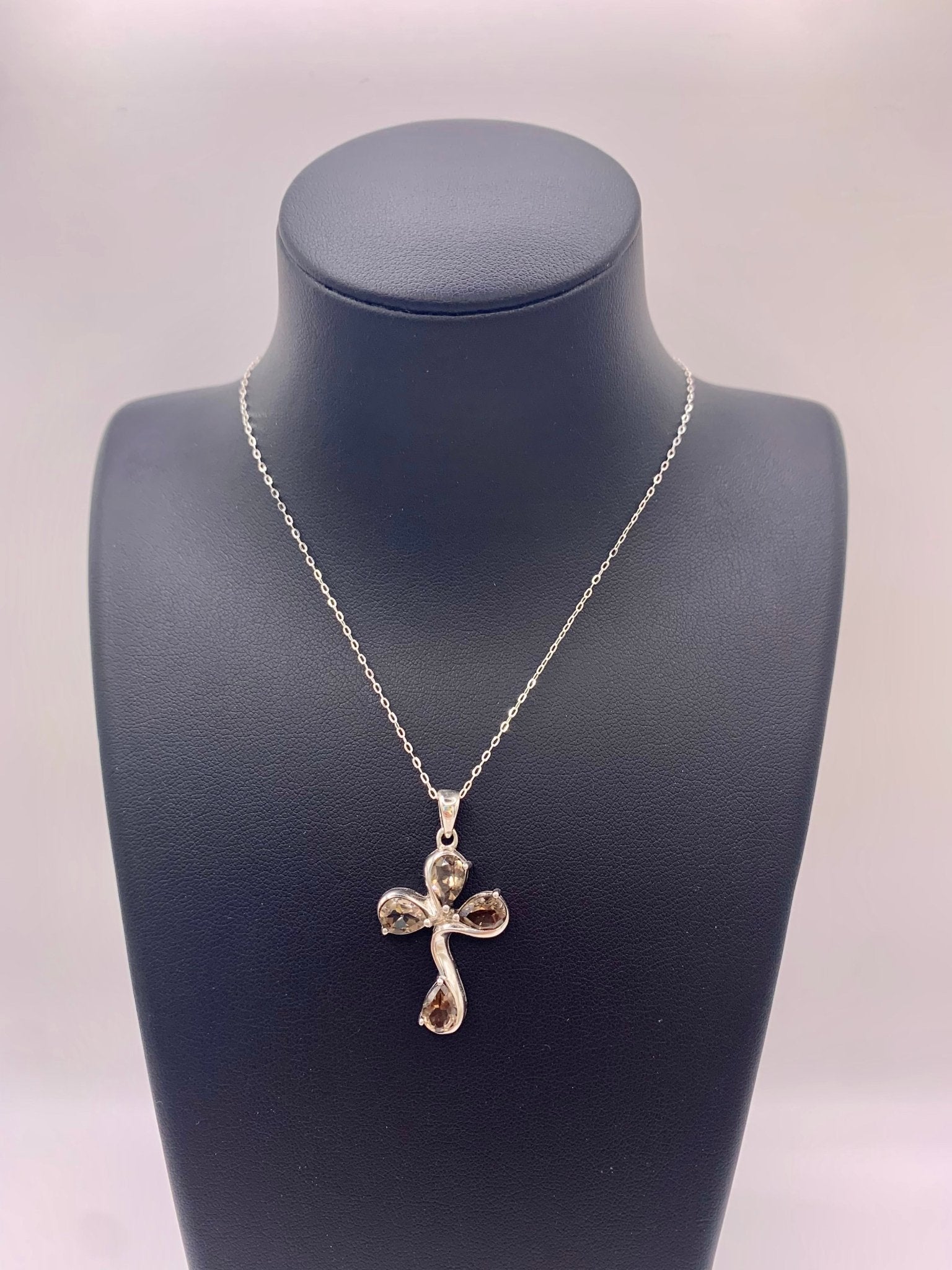 Pendentif croix en argent et quartz fumé - shop_name Lithothérapie