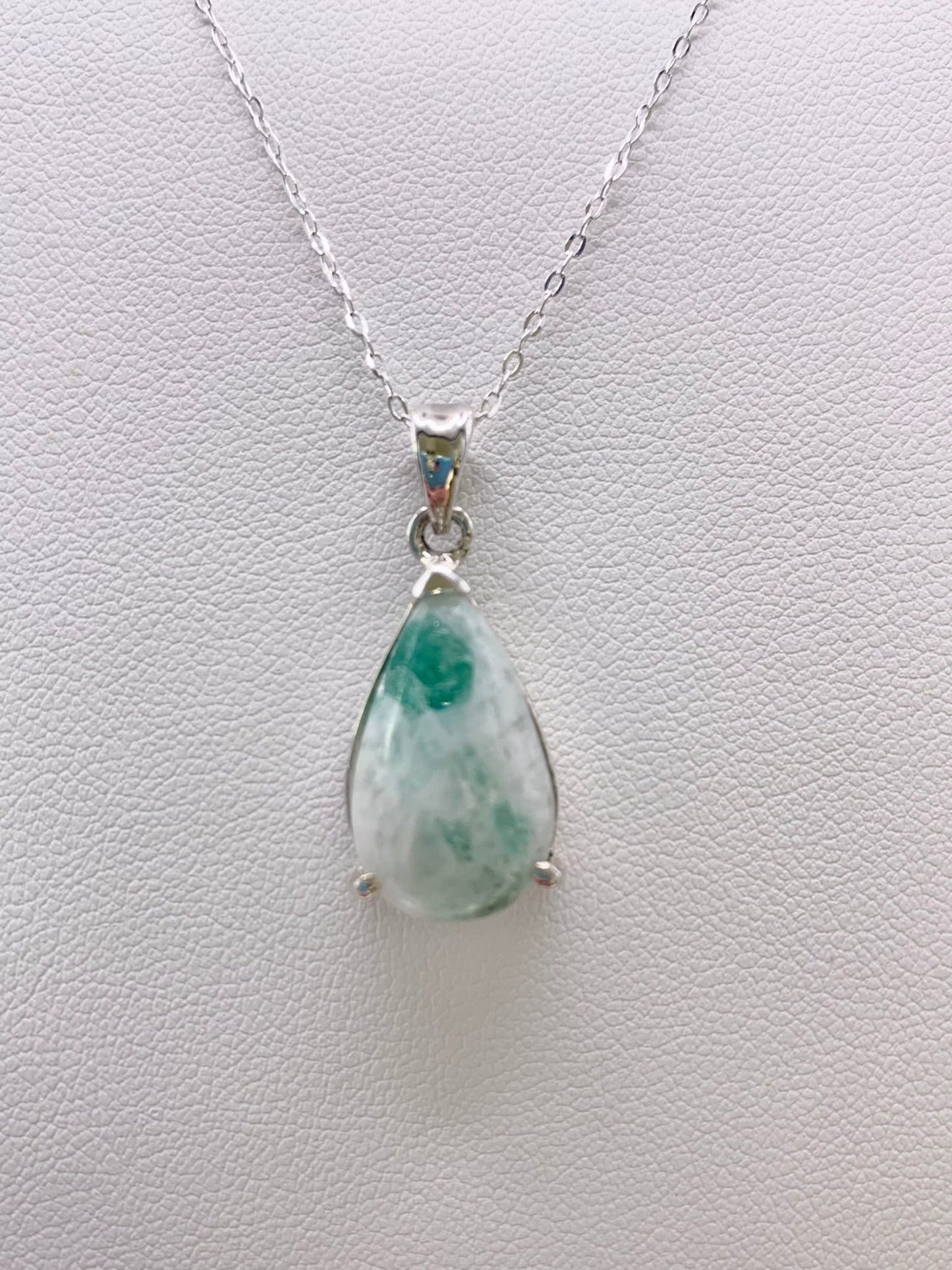 Pendentif en argent et émeraude - shop_name Lithothérapie