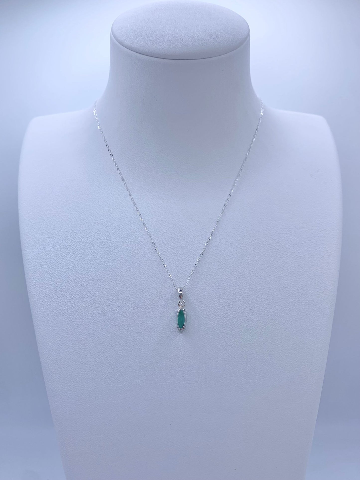 Pendentif en argent et émeraude - shop_name Lithothérapie